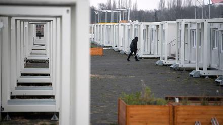 Ein Containerdorf mit "Tempohomes" auf dem Tempelhofer Feld.