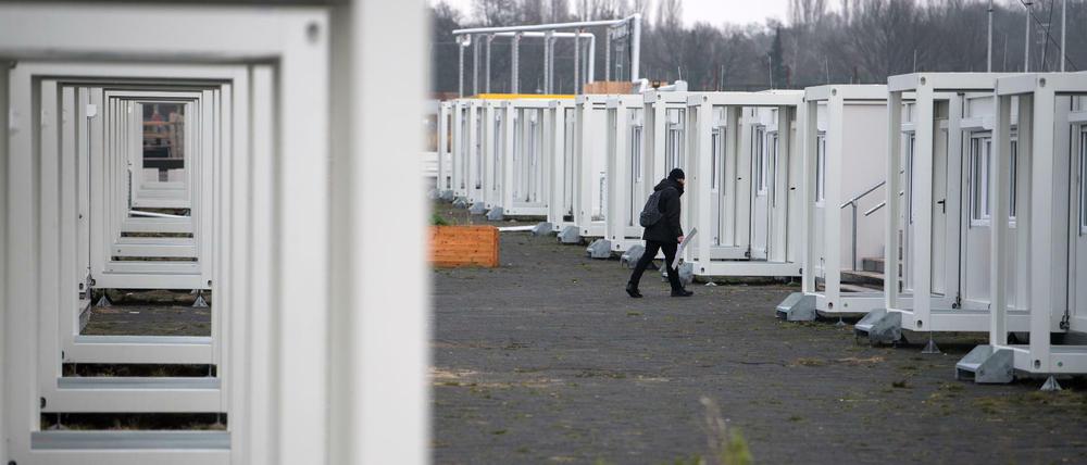Ein Containerdorf mit "Tempohomes" auf dem Tempelhofer Feld.