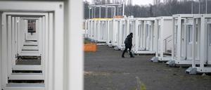 Ein Containerdorf mit "Tempohomes" auf dem Tempelhofer Feld.