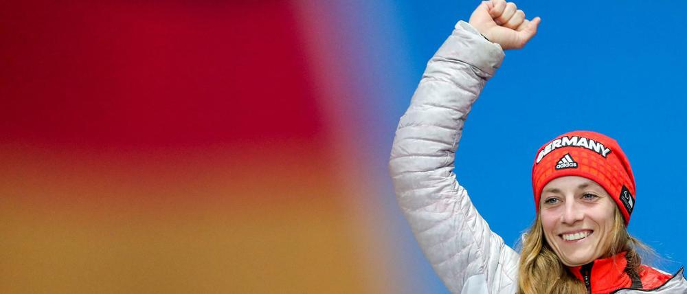 Anna Schaffelhuber bei der Siegerehrung in Pyeongchang.