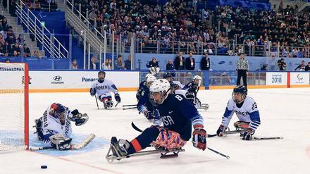 Feuer auf Eis. Das Finale bei den Paralympics bestritten in der Nacht auf Sonntag Kanada und die USA - die Vereinigten Staaten gewannen Gold.
