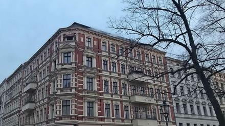 Aus dem Dachgeschoss des Hauses am Chamissoplatz drang Qualm.