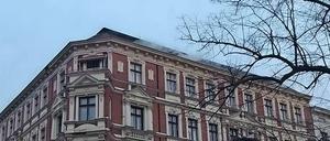 Aus dem Dachgeschoss des Hauses am Chamissoplatz drang Qualm.
