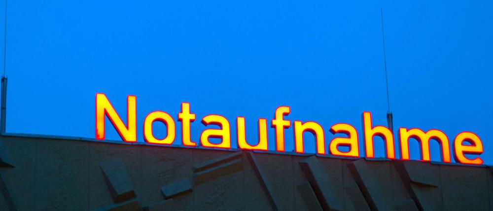 Die Grippewelle bringt Krankenhäuser in Bedrängnis. Wegen der hohen Patientenauslastung und vieler kranker Mitarbeiter nehmen Kliniken nur noch Notfälle auf. 