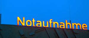 Die Grippewelle bringt Krankenhäuser in Bedrängnis. Wegen der hohen Patientenauslastung und vieler kranker Mitarbeiter nehmen Kliniken nur noch Notfälle auf.