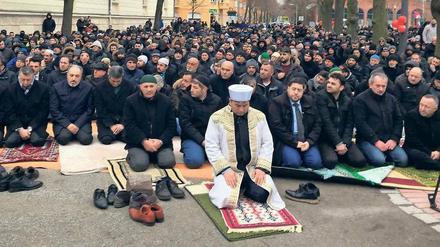 Dem Aufruf gefolgt. Mehr als 1500 Menschen kamen zum Letteplatz. 