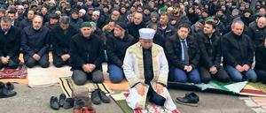 Dem Aufruf gefolgt. Mehr als 1500 Menschen kamen zum Letteplatz. 