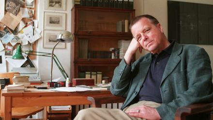 Schriftsteller Michael Rutschky 1997 in seiner Wohnung im Berliner Bezirk Kreuzberg. 