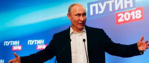 Wladimir Putin hat die Präsidentschaftswahl in Russland wie erwartet gewonnen, aber innenpolitisch erinnert das Land an Sowjetzeiten.