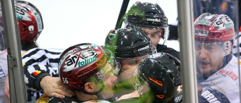 Hoch her ging es zwischen den Eisbären und Wolfsburg.