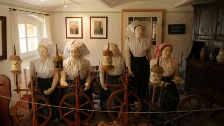 Sorbische Trachten im Heimatmuseum Dissen.