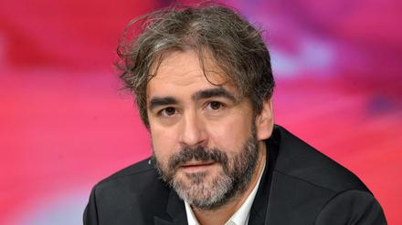 "Grundsätzlich denke ich, dass die Regierung von Angela Merkel alle progressiven und demokratischen Kräfte in der Türkei zweimal verraten hat", sagte Yücel. 