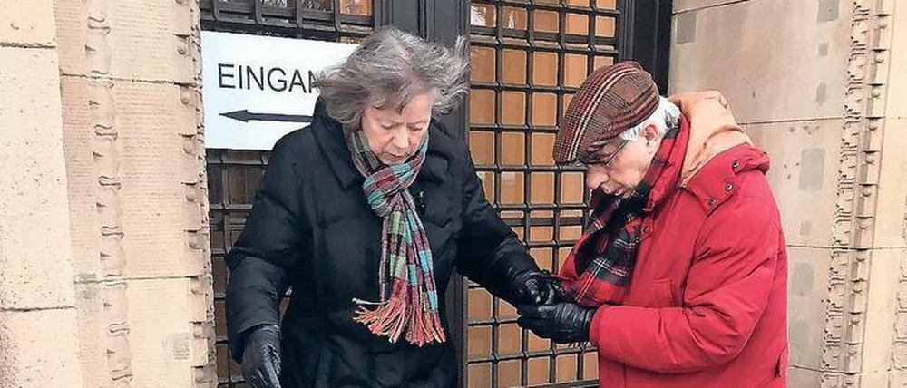 Eine nach der anderen. Das Treppensteigen fällt Carola Moritz schwer.
