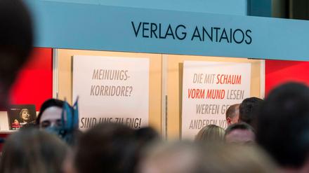 Der Messestand des Antaios Verlags stand wieder im Zentrum der Aufmerksamkeit, aber medienwirksame Tumulte blieben diesmal aus.