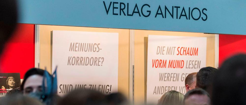 Der Messestand des Antaios Verlags stand wieder im Zentrum der Aufmerksamkeit, aber medienwirksame Tumulte blieben diesmal aus.