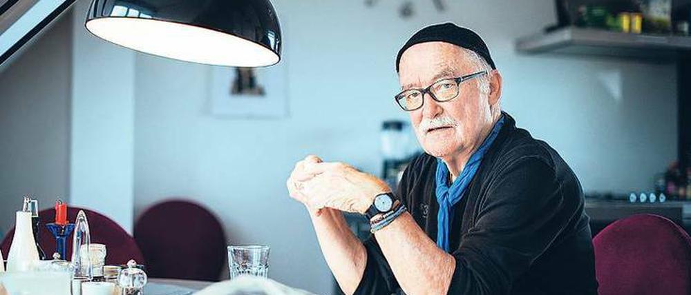 Stets mit Wollmütze. Hans W. Geißendörfer, Jahrgang 1941, Regisseur, Autor, Produzent, brachte 1985 die Serie „Lindenstraße“ auf den Bildschirm, deren 1666. Folge am Sonntag (ARD) ausgestrahlt wurde. Geißendörfer studierte Germanistik, Theaterwissenschaften, Psychologie und afrikanische Sprachen, drehte diverse Kinofilme („Schneeland“).