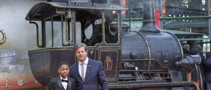 Solomon Gordon (li.) spielt Jim Knopf, Henning Baum den Lokomotivführer.