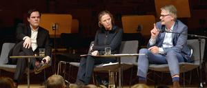 Uwe Tellkamp und Dichter Durs Grünbein mit Moderatorin Karin Großmann bei ihrer Diskussion kurz vor der Leipziger Buchmesse.