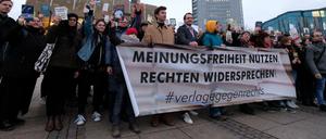 Protest gegen rechte Verlage auf der Leipziger Buchmesse: Demonstration auf dem Leipziger Augustusplatz am 15. März. 