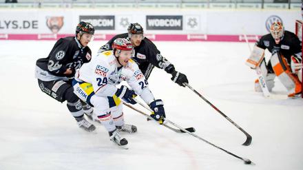 André Rankel und die Eisbären mussten sich in Spiel vier mächtig strecken, haben jetzt aber beste Chancen auf das Halbfinale.