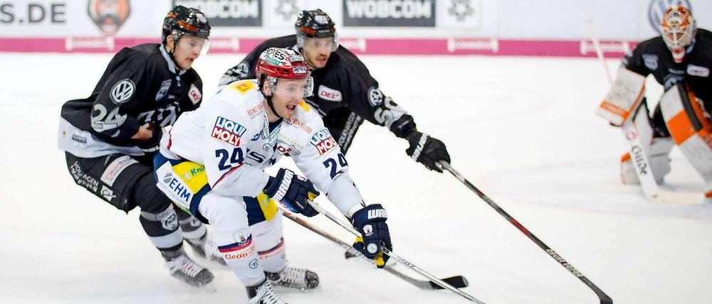 André Rankel und die Eisbären mussten sich in Spiel vier mächtig strecken, haben jetzt aber beste Chancen auf das Halbfinale.