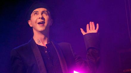 Der britische Popsänger Marc Almond bei einem Auftritt 2012 in Leipzig.