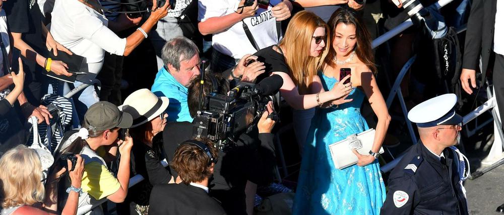 Schauspielerin Michelle Yeoh vor dem Festivalpalais von Cannes bei der Premiere des Films "Ismael's Ghosts" im Mai 2017. 