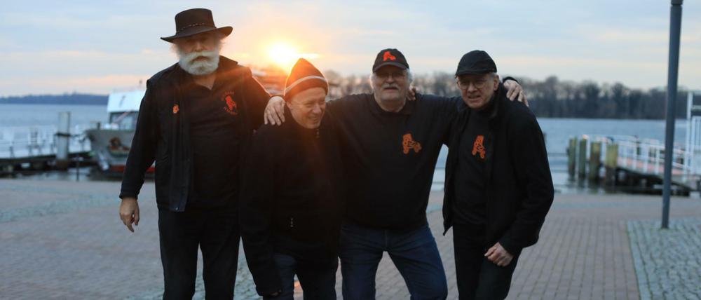 Jürgen, Peter, Gerhard und Peter sind die "Elder Skatesmen" und Gründungsmitglieder vom Rollschuhverein "8-zig".