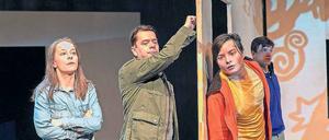 Frankie (Frederic Phung, mi.) und Lars (Jens Mondalski) reißen aus, um die Tante in Madagaskar zu besuchen. Oder war es doch Magdeburg? 