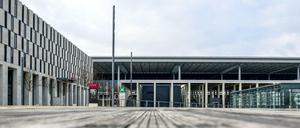 Blick auf das Terminal des Hauptstadtflughafens BER
