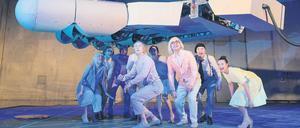 Druck von oben auf Jule Böwe, Bernardo Arias Porras, Ingo Günther, Florian Anderer, Carol Schuler, Bastian Reiber, Axel Wandtke und Ruth Rosenfeld (v.l.).