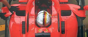 Mehr Schutz, weniger Sicht. Seit dieser Saison ist der neue Cockpitschutz namens Halo für alle Wagen verpflichtend. Die Fahrer freut es nicht.