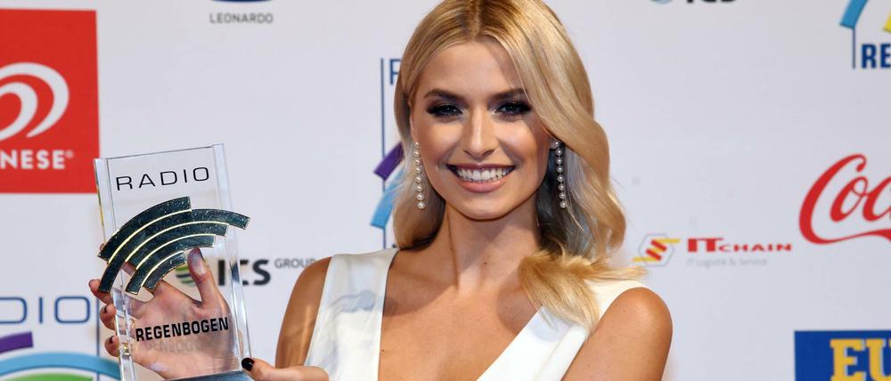 Moderatorin und Model Lena Gercke erhielt bei der Verleihung der Radio Regenbogen Awards die Auszeichnung als Medienfrau 2017.