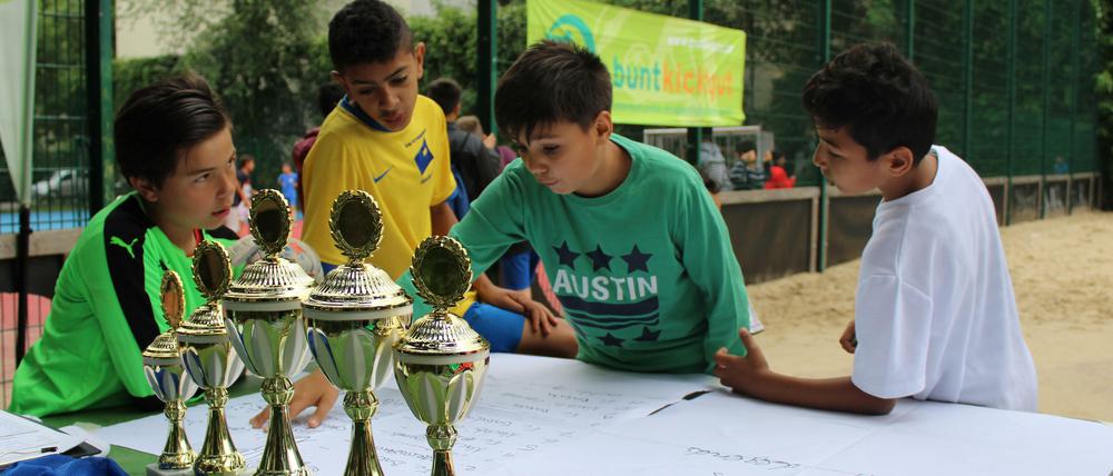 Da ist das Ding. Neben Pokalen kann man bei "buntkicktgut" vor allem neue Freunde gewinnen. 