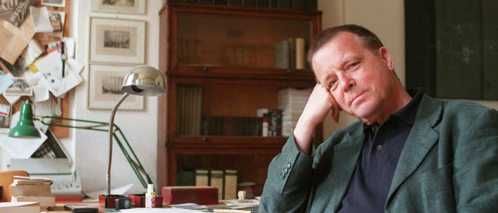Der Schriftsteller Michael Rutschky 1997 in seiner Wohnung in Berlin-Kreuzberg.