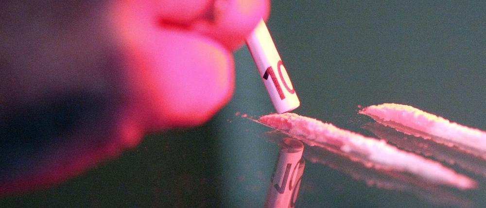 Kostet pro handelsüblichem Gramm übrigens mehr als 10 Euro: Kokain