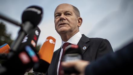 29.10.2021, Italien, Rom: Olaf Scholz (SPD), Bundesfinanzminister und Kanzlerkandidat, spricht während einer Pressekonferenz zu Journalisten. Am 30.10.2021 Treffen die Staats- und Regierungschefs der wichtigsten Wirtschaftsmächte aller Kontinente zu einem G20-Gipfel in Rom zusammen. Foto: Oliver Weiken/dpa +++ dpa-Bildfunk +++