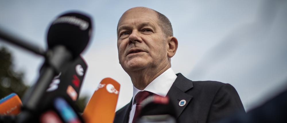 29.10.2021, Italien, Rom: Olaf Scholz (SPD), Bundesfinanzminister und Kanzlerkandidat, spricht während einer Pressekonferenz zu Journalisten. Am 30.10.2021 Treffen die Staats- und Regierungschefs der wichtigsten Wirtschaftsmächte aller Kontinente zu einem G20-Gipfel in Rom zusammen. Foto: Oliver Weiken/dpa +++ dpa-Bildfunk +++