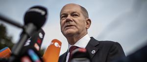 29.10.2021, Italien, Rom: Olaf Scholz (SPD), Bundesfinanzminister und Kanzlerkandidat, spricht während einer Pressekonferenz zu Journalisten. Am 30.10.2021 Treffen die Staats- und Regierungschefs der wichtigsten Wirtschaftsmächte aller Kontinente zu einem G20-Gipfel in Rom zusammen. Foto: Oliver Weiken/dpa +++ dpa-Bildfunk +++