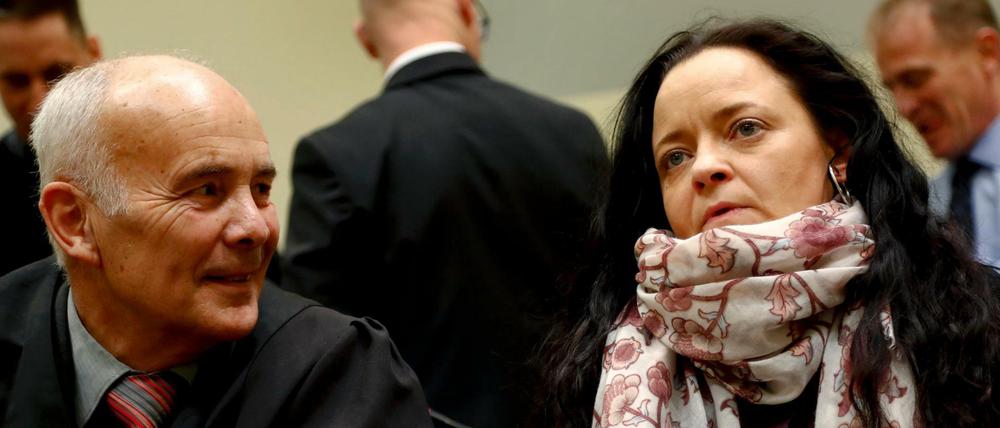 Da ging es ihr noch gut: Beate Zschäpe in der vergangenen Woche neben ihrem Anwalt Hermann Borchert.