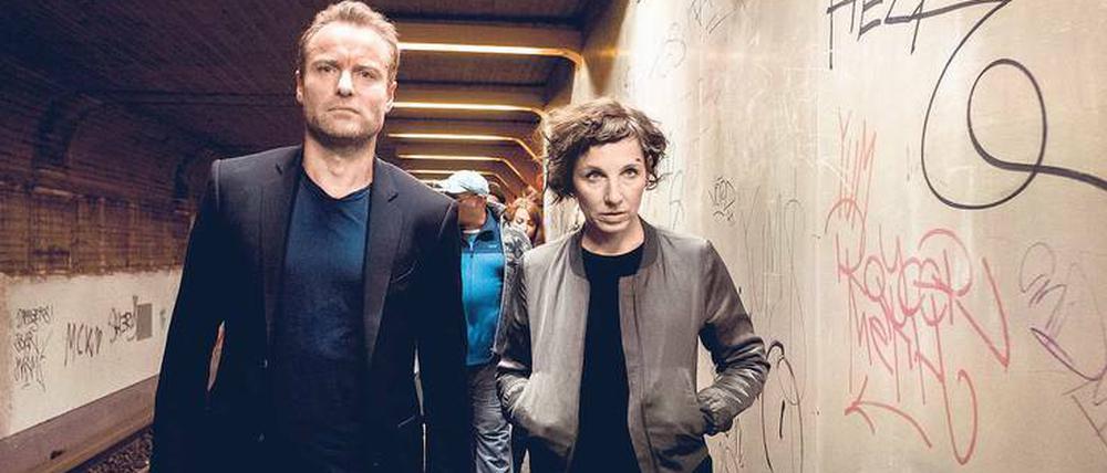 Es ist eher dem Zufall zuzuschreiben, dass bei Meret Becker und Mark Waschke (linkes Bild), die die Berliner „Tatort“-Kommissare spielen, Wohn- und Handlungsort übereinstimmen, denn bei Schauspielern ist die Hauptstadt ohnedies überaus beliebt.