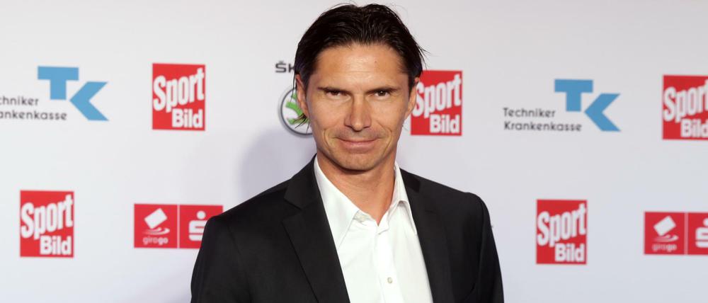 TeBe-Trainer Thomas Brdaric, hier bei einer Preisverleihung, liegt momentan flach. An seiner statt springt Sponsor Jens Redlich ein.