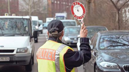 Beim Einsatz klagen Polizisten immer wieder über schlechte Ausstattung.
