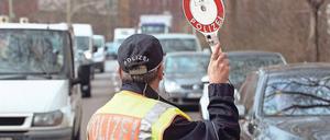 Beim Einsatz klagen Polizisten immer wieder über schlechte Ausstattung.