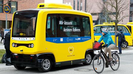 Fährt selbst - und ständig. Die BVG testet selbstfahrende Busse an der Charité.