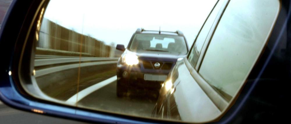 Tempo, Tempo. Starke Motorisierung und gefühlte Sicherheit verleiten zum Gasgeben.