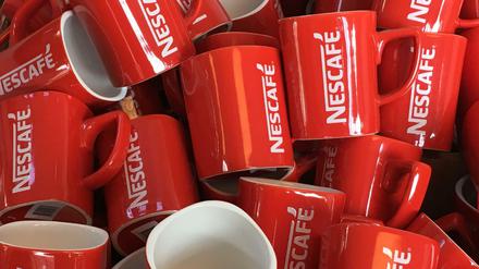 Nescafé-Tassen im Nestlé-Museum am Firmensitz in Vevey.