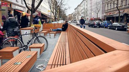 Gemütlich pausieren. Die neue Parkletzone an der Bergmannstraße.