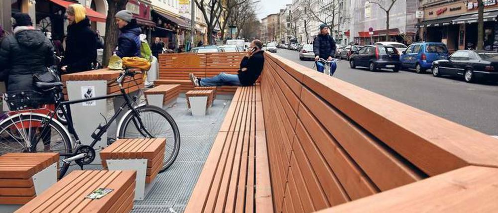 Gemütlich pausieren. Die neue Parkletzone an der Bergmannstraße.
