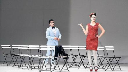 Größe ist nicht entscheidend. Rubén Olivares Jofré und Julie Erhart in Mozarts „Gärtnerin aus Liebe“. 